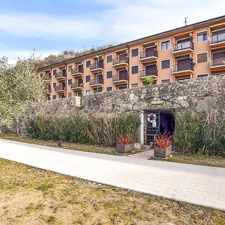 Cozy In Castelletto Di Brenz Lägenhet *