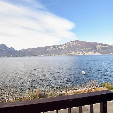 Cozy In Castelletto Di Brenz Lägenhet *