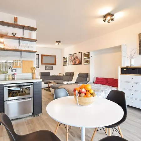 Cozy In Castelletto Di Brenz Lägenhet