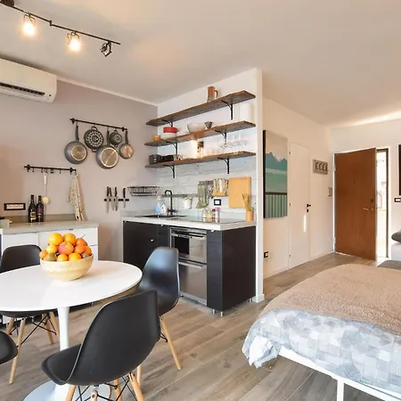 Cozy In Castelletto Di Brenz Lägenhet Pai