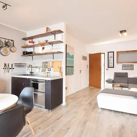 Cozy In Castelletto Di Brenz Pai