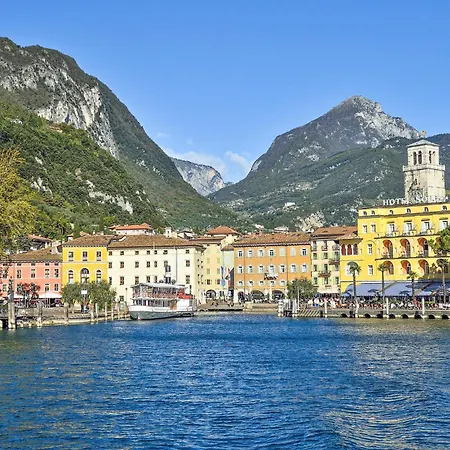 Cozy In Castelletto Di Brenz Lägenhet *